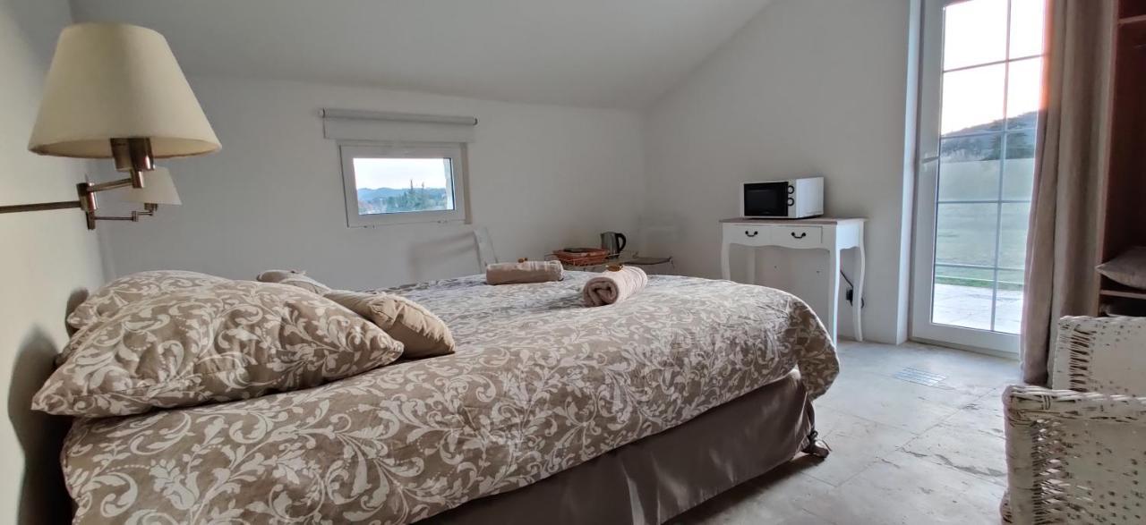 Superbe Chambre Avec Terrasse, Parking Prive, Jardin, Calme, Climatisation, 10 Mn Pont Du Gard #7 Apartment โรชฟอร์ต-ดู-การ์ ภายนอก รูปภาพ