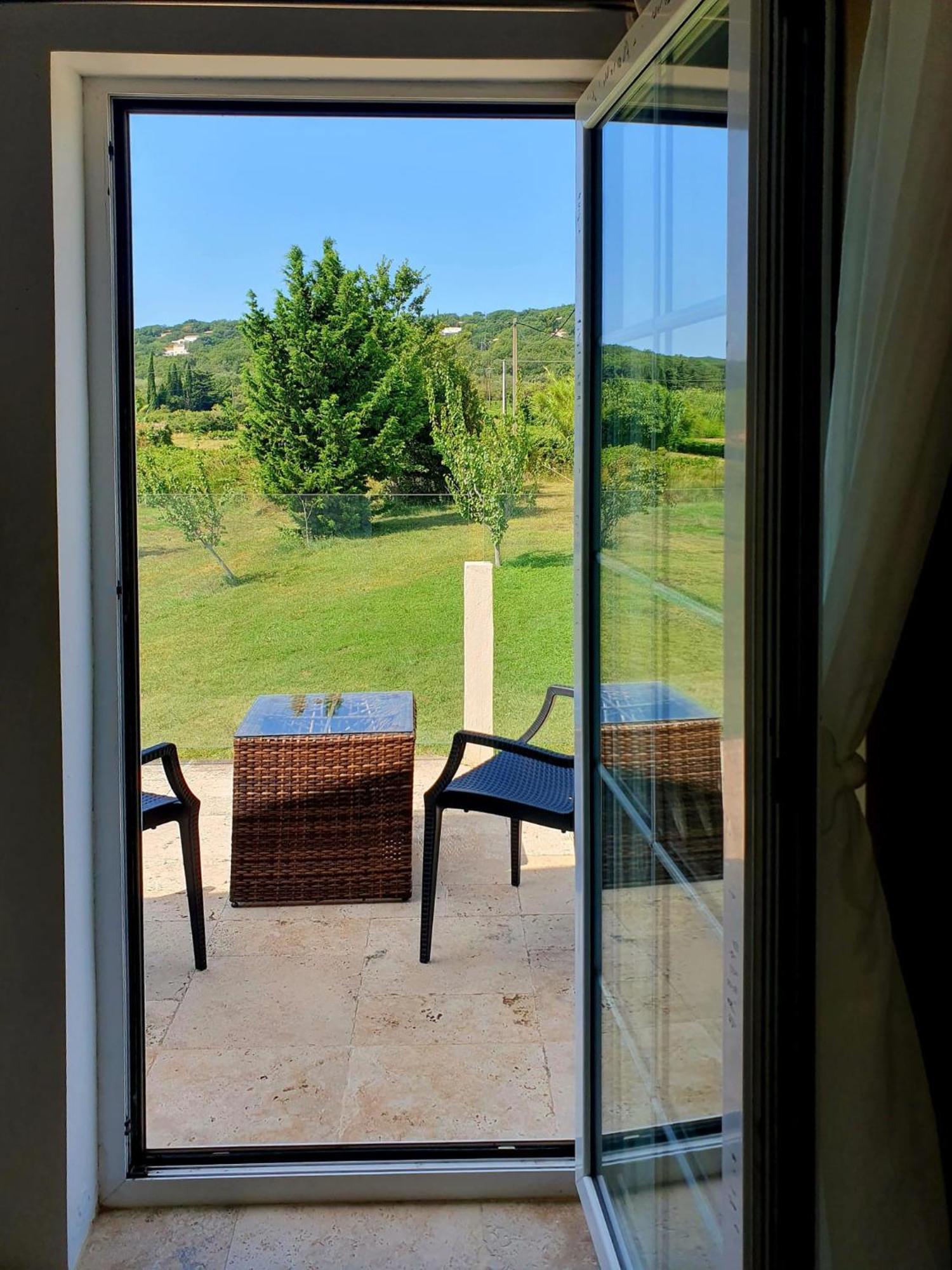 Superbe Chambre Avec Terrasse, Parking Prive, Jardin, Calme, Climatisation, 10 Mn Pont Du Gard #7 Apartment โรชฟอร์ต-ดู-การ์ ภายนอก รูปภาพ
