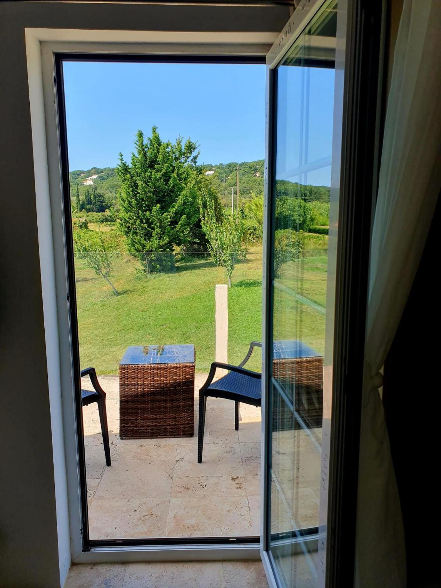 Superbe Chambre Avec Terrasse, Parking Prive, Jardin, Calme, Climatisation, 10 Mn Pont Du Gard #7 Apartment โรชฟอร์ต-ดู-การ์ ภายนอก รูปภาพ